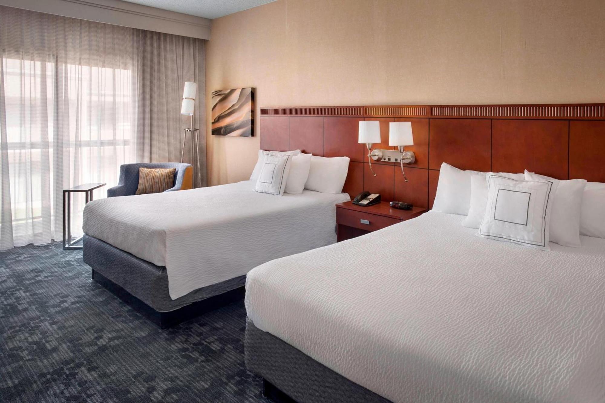 Courtyard By Marriott Hartford Windsor Airport Hotel Екстериор снимка