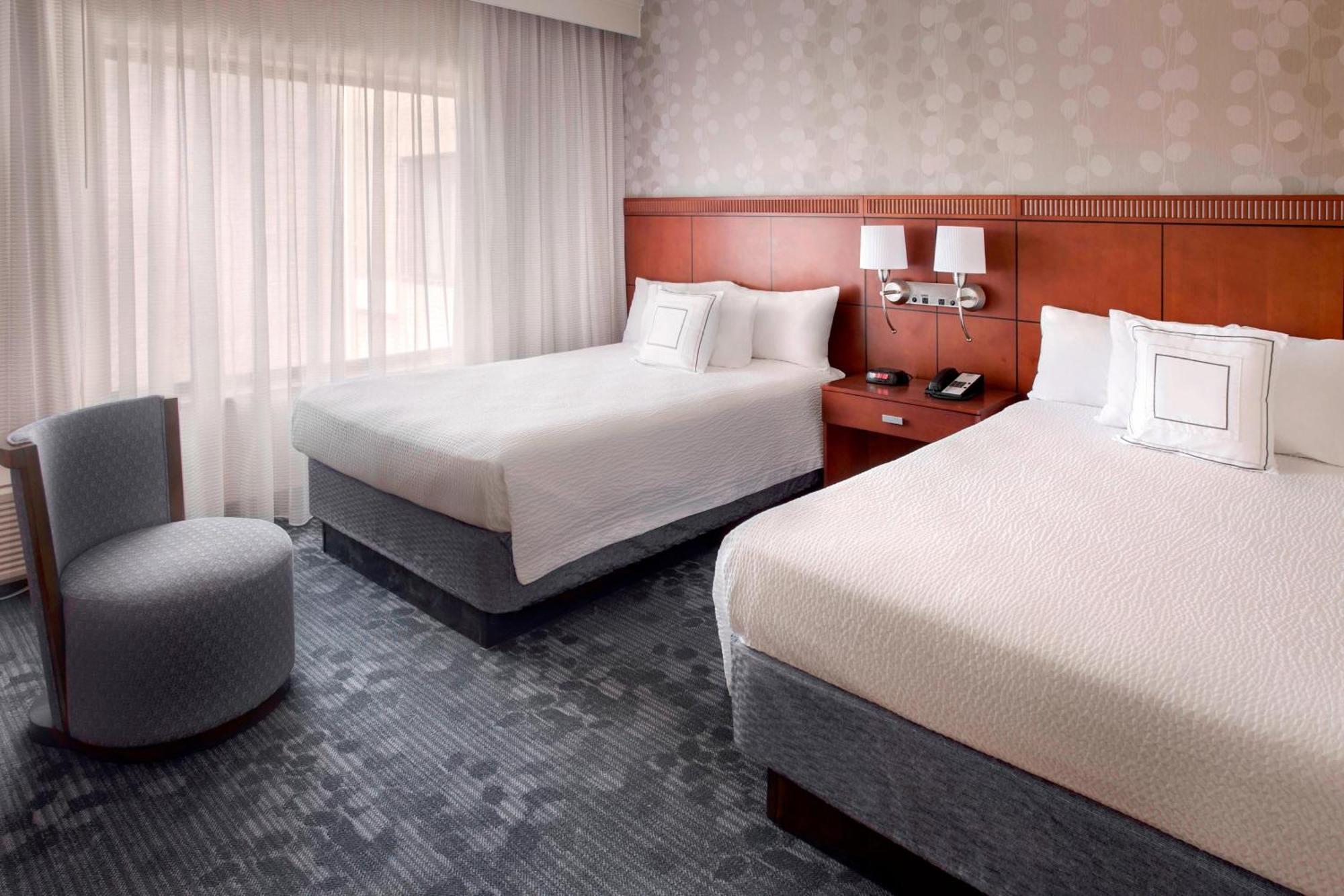 Courtyard By Marriott Hartford Windsor Airport Hotel Екстериор снимка